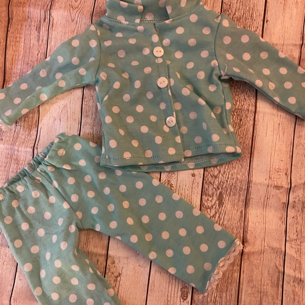 2-piece pajama set for 16 or 18 inch dolls.